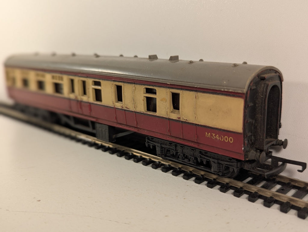 Tri-ang R28 OO Gauge BR Brake Coach Crimson & Cream