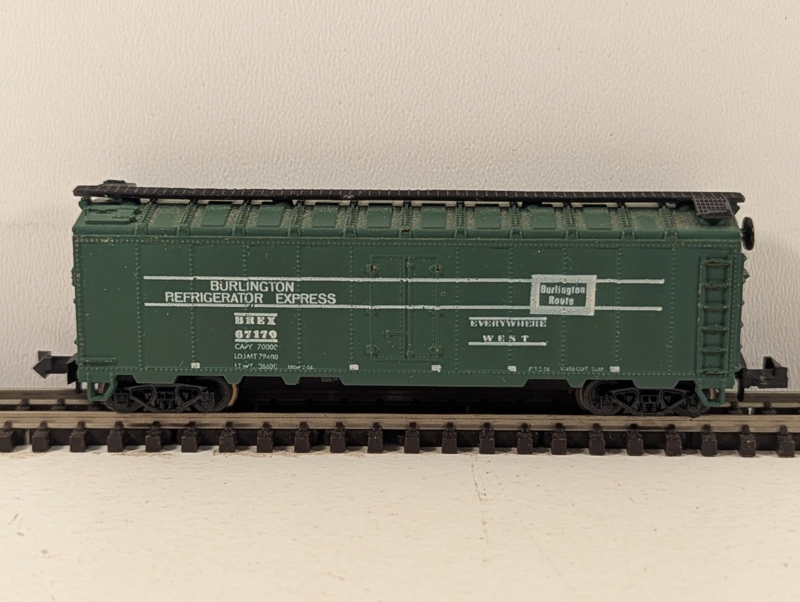 Minitrix 3248 N Gauge Burlington Refrigerator Express Boxcar - Boxed