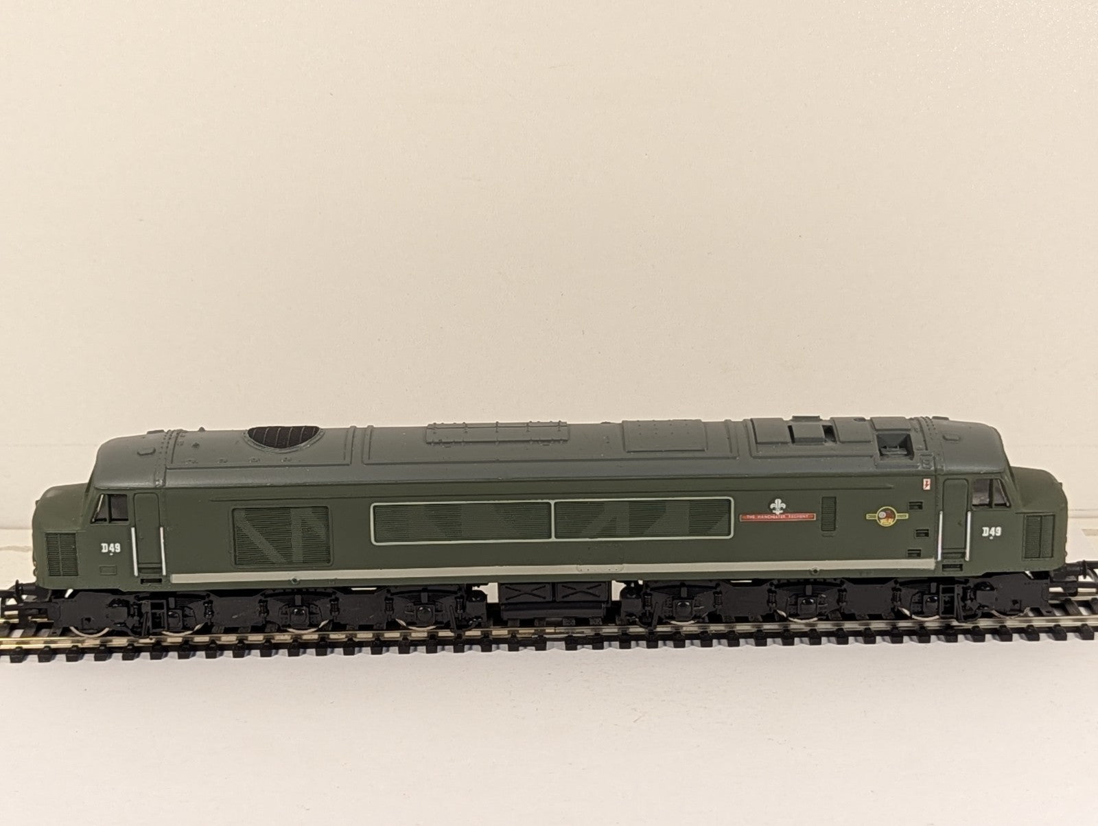 Mainline OO Gauge Class 45 D49 "The Manchester Regiment" BR Green - Boxed