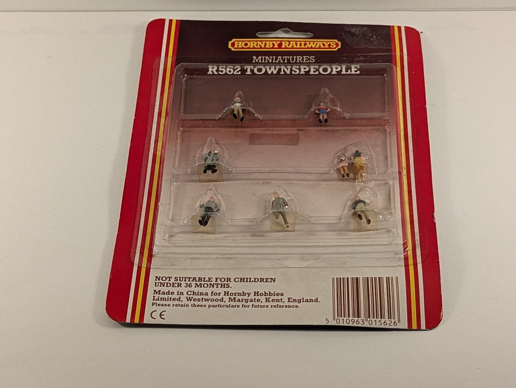 Hornby OO Gauge Townspeople Scenic Figures R562