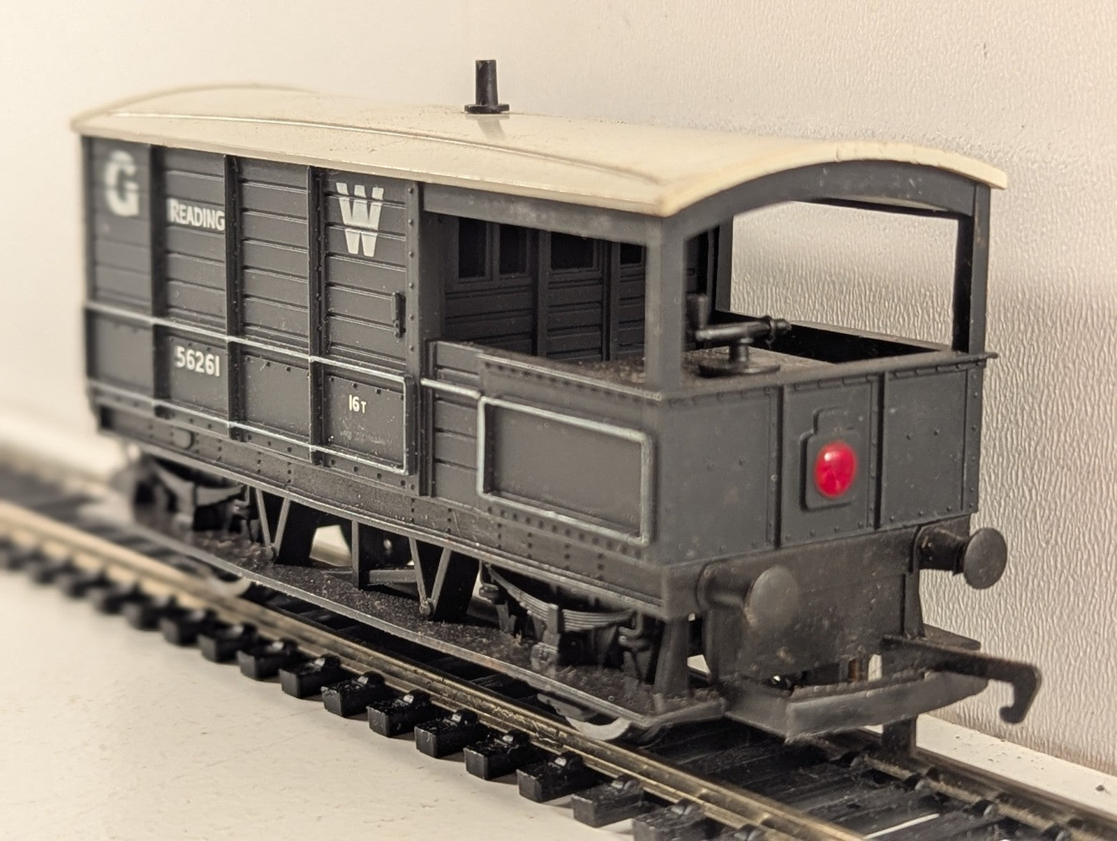 Hornby OO Gauge GWR Toad Brake Van 56261 GWR Grey R016