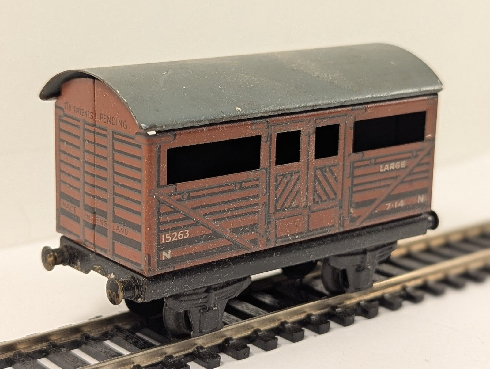 Trix Twin LNER Cattle Wagon OO Gauge - Missing Coupler