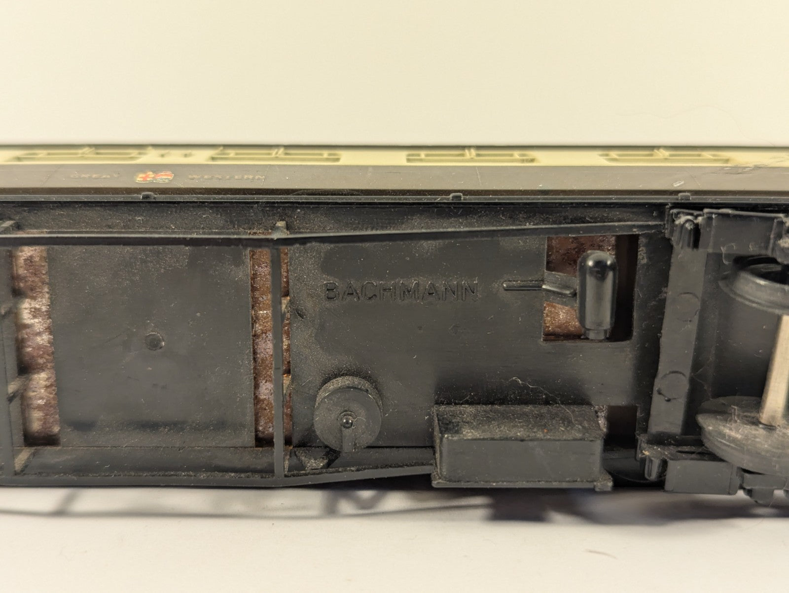 Bachmann OO Gauge GWR Collett Coach Chocolate & Cream