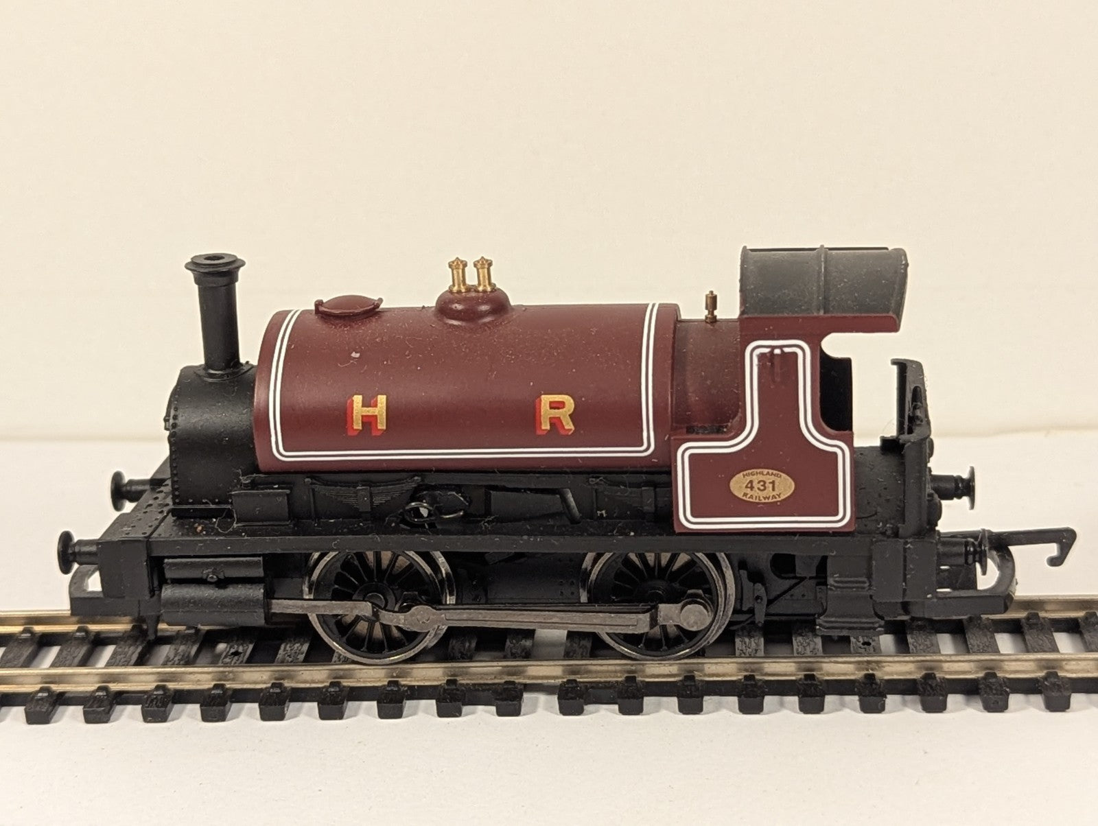 Hornby R1157 OO Gauge Class 0F “Pug” 0-4-0ST HR Maroon