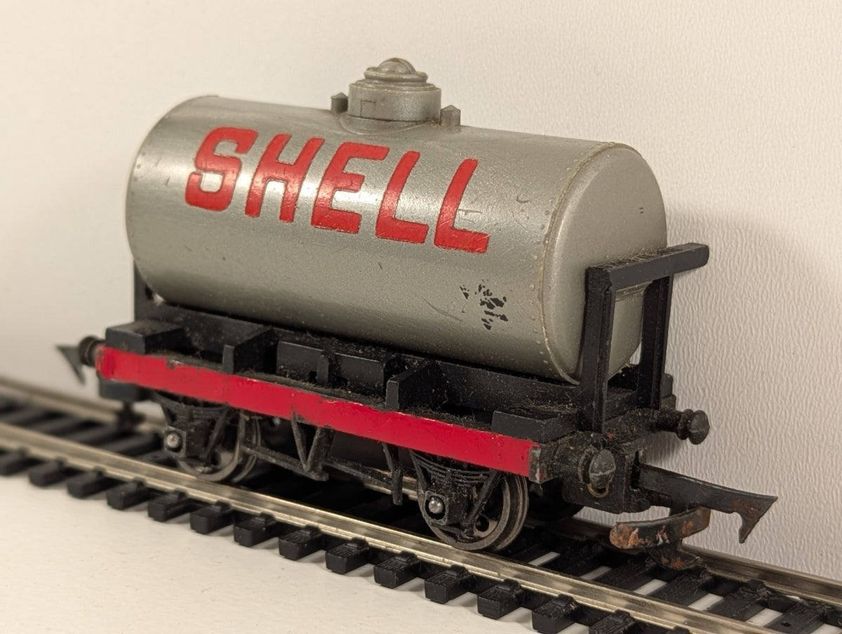 Tri-ang R12 Tank Wagon – OO Gauge