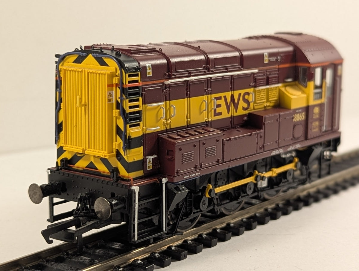 Hornby OO Gauge Class 08 Diesel Electric Locomotive 08865 EWS R2934 DCC Fitted