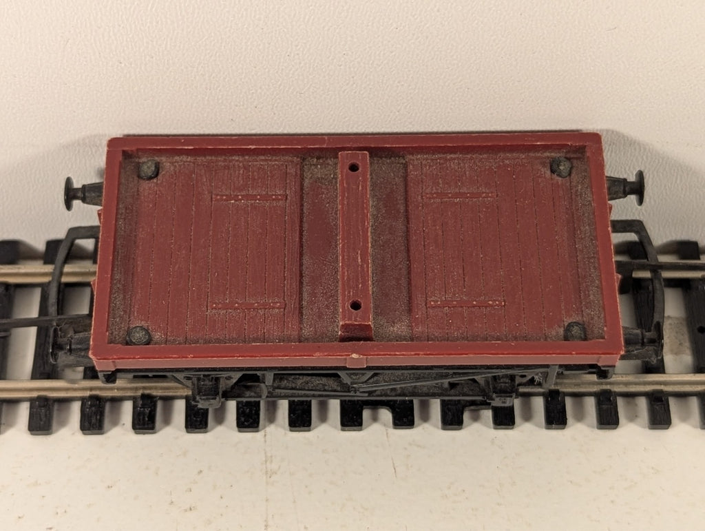 Tri-ang R17 Bolster Wagon OO Gauge