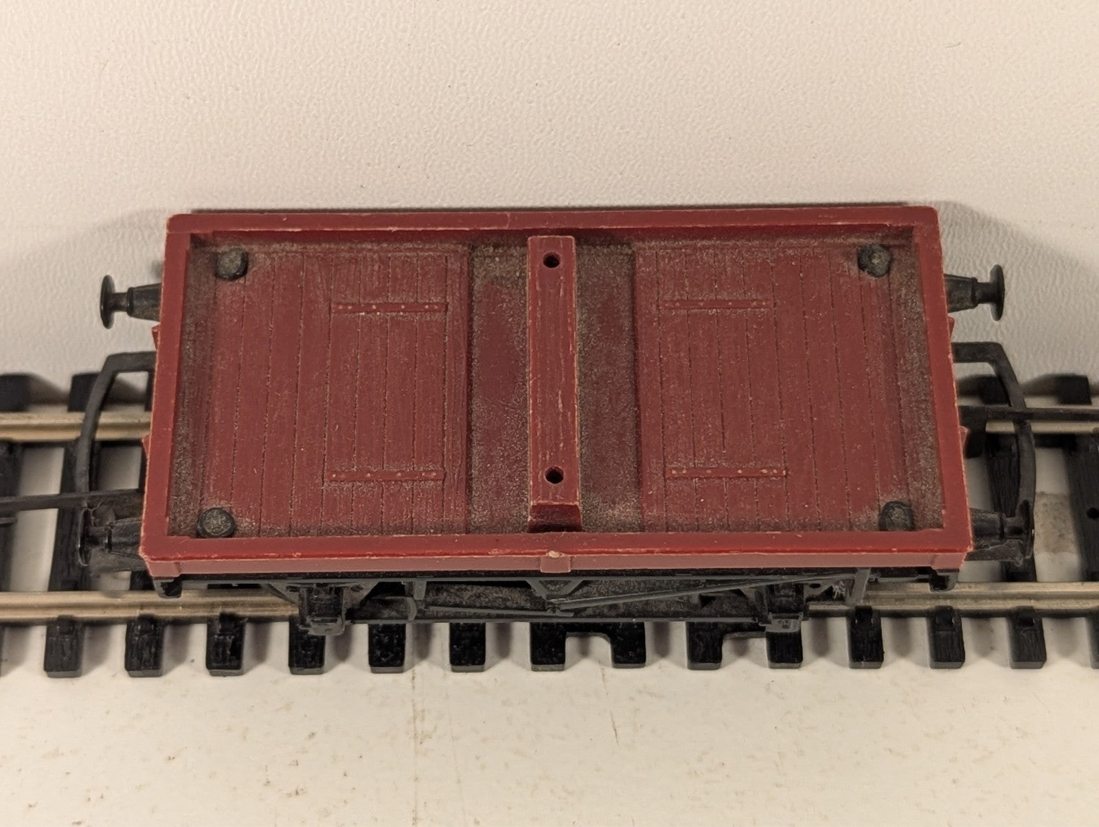 Tri-ang R17 Bolster Wagon OO Gauge