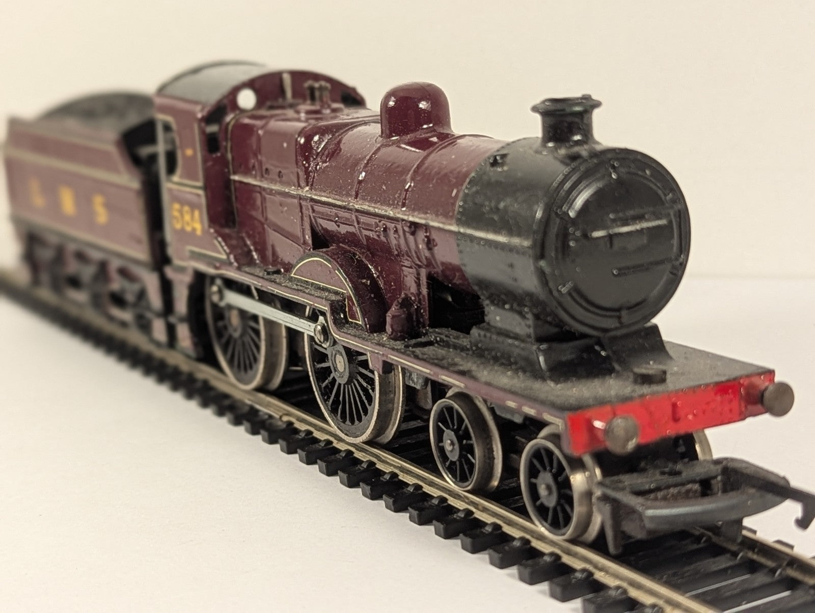 Hornby OO Gauge 4P 4-4-0 Midland Compound – Repainted LMS Maroon