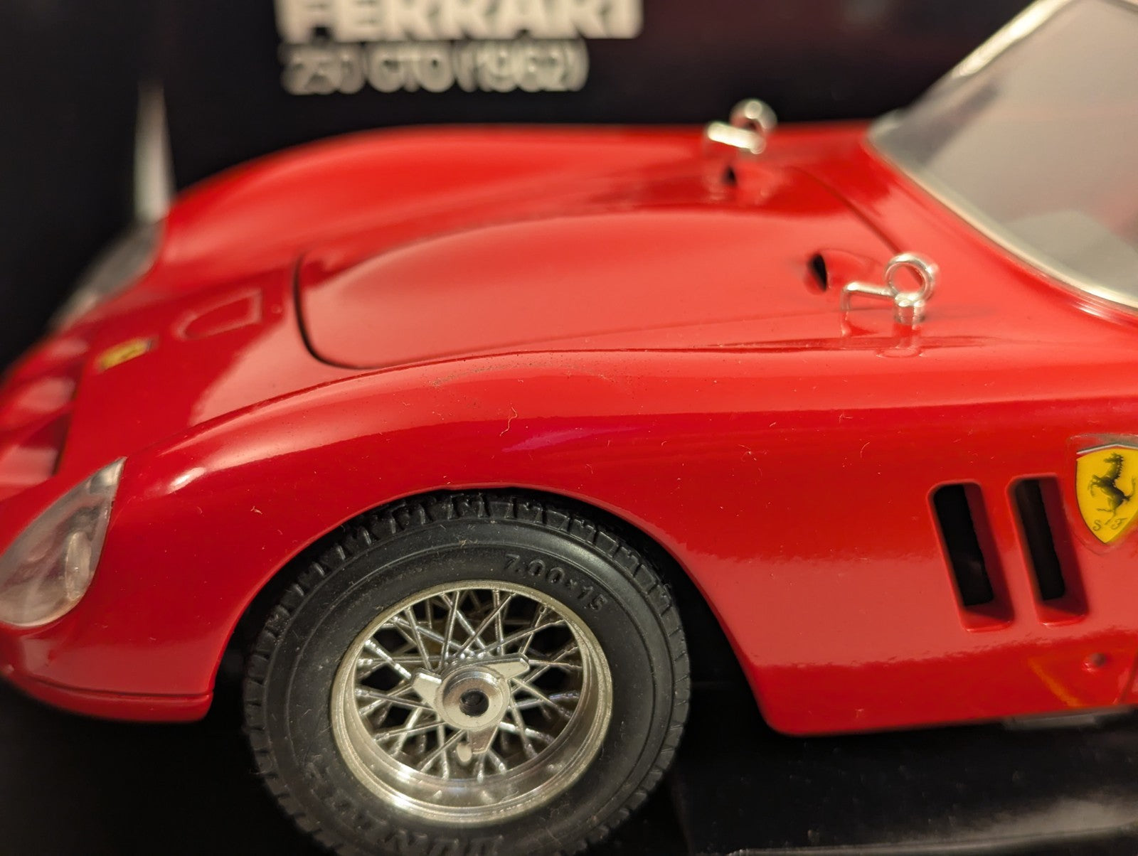 Bburago 1:18 Ferrari 250 GTO (1962) Die-cast Model Car Red 3011