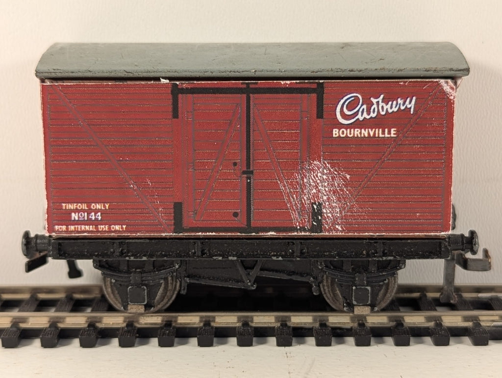 Hornby OO Gauge Cadbury Ventilated Box Van – Scratched Decal