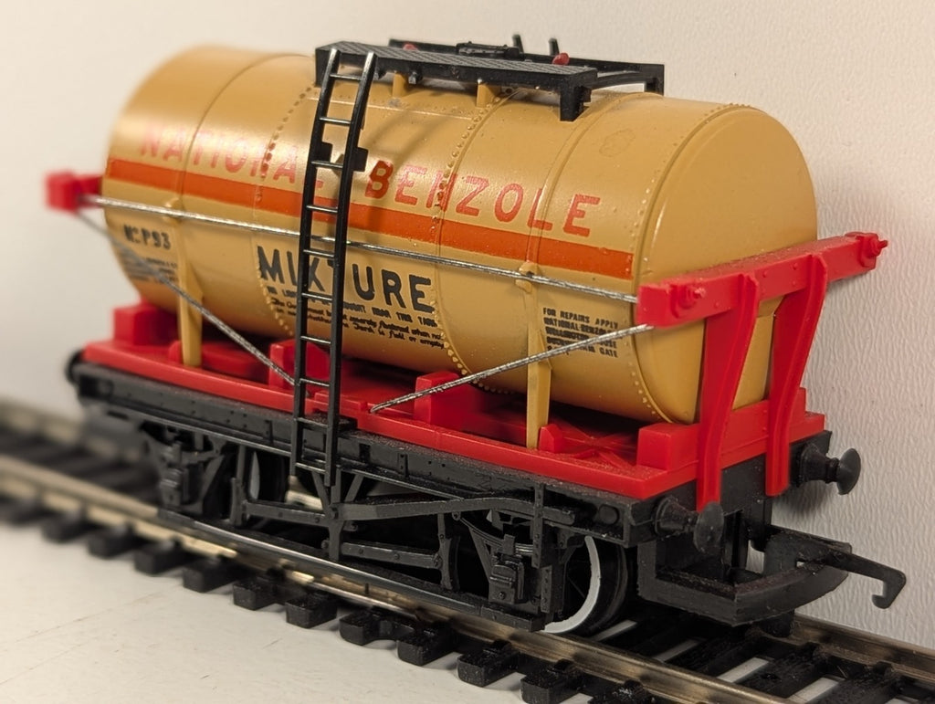 Hornby R239 OO Gauge Orange National Benzole Tank Wagon