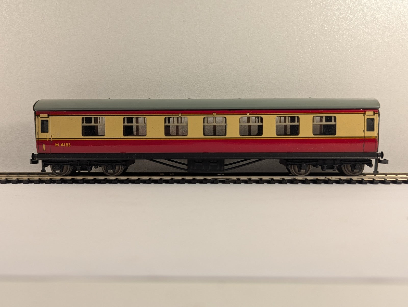 Hornby Dublo OO Gauge LMR Stanier Composite Coach - Boxed