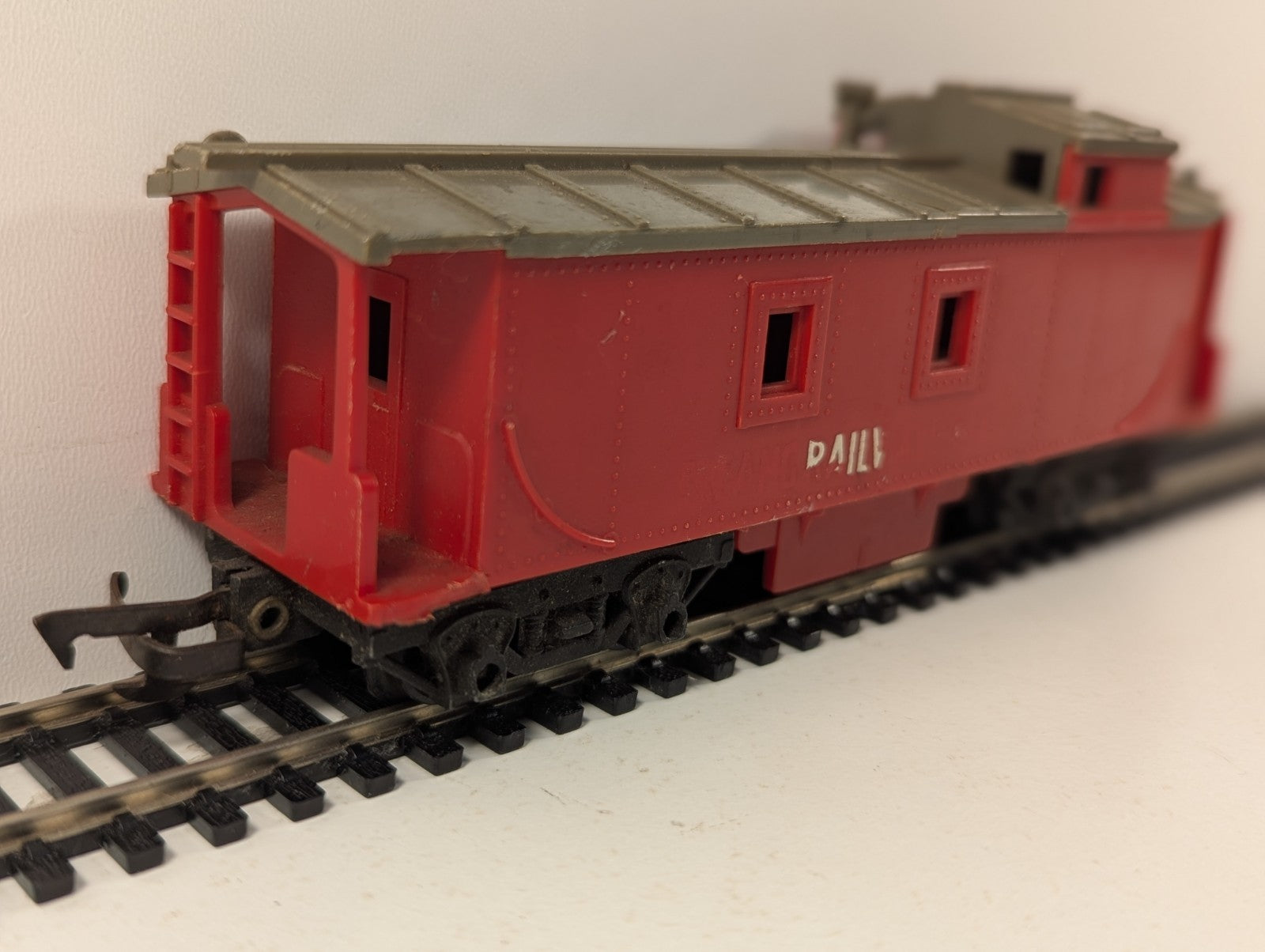 Tri-ang R115 OO Gauge Red Caboose