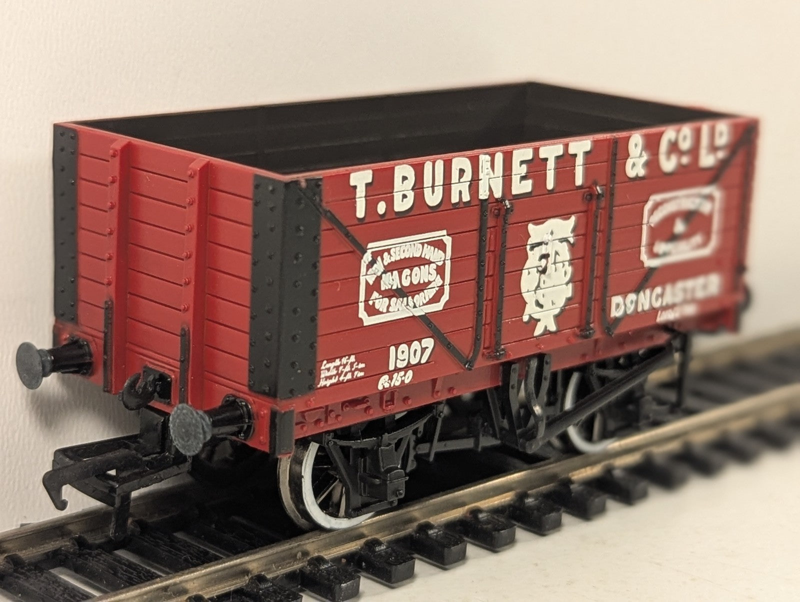 Bachmann 37-125K 8 Plank Wagon 'T. Burnett & Co.'
