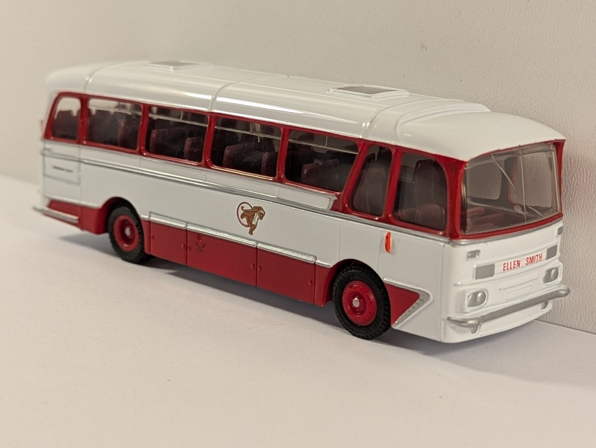 EFE Harrington Grenadier Coach – Ellen Smith Livery – 1:76 Scale