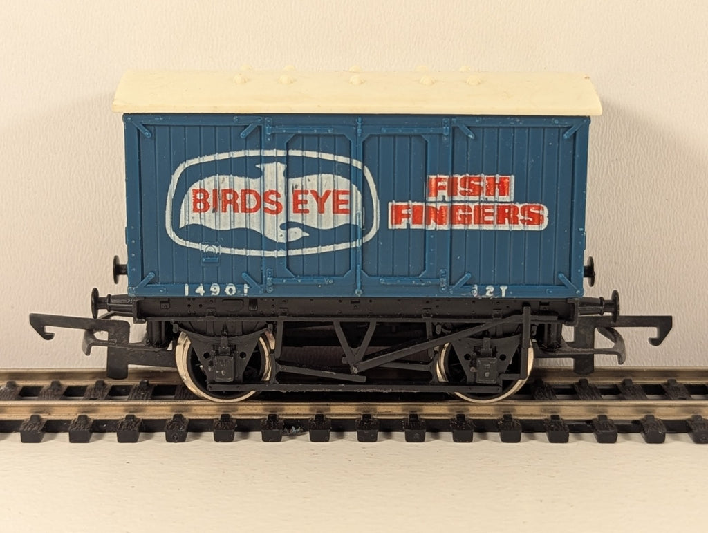 Hornby R105 OO Gauge Birds Eye Fish Fingers Van
