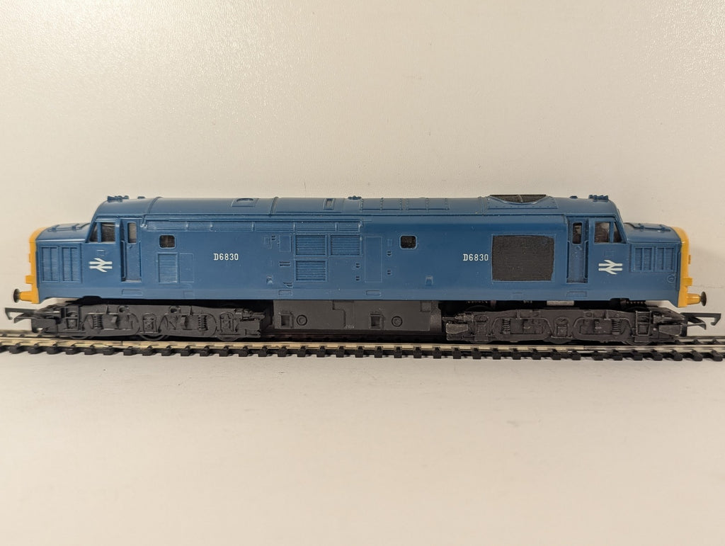 Hornby OO Gauge Class 37 Diesel Locomotive D6830 BR Blue R751