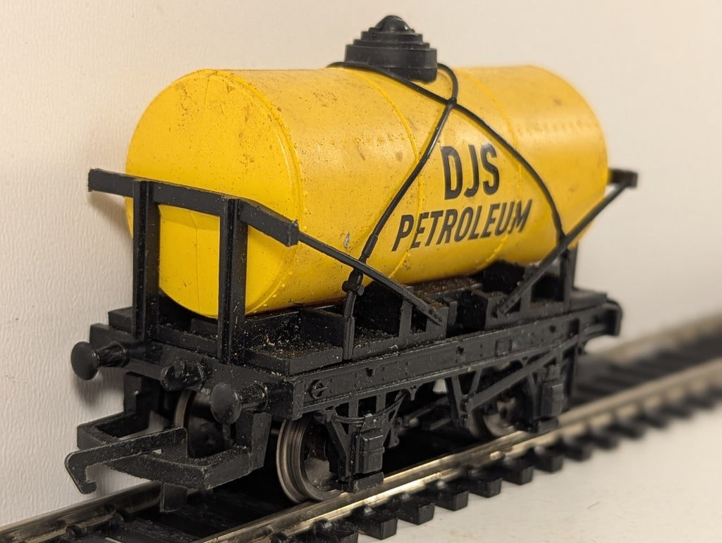 Hornby OO Gauge DJS Petroleum Tank Wagon Goods Wagon DJS Petroleum
