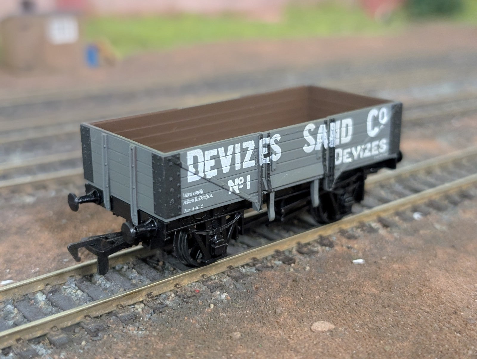 Airfix OO Gauge 54374-5 Devizes Sand 5 Plank Wagon