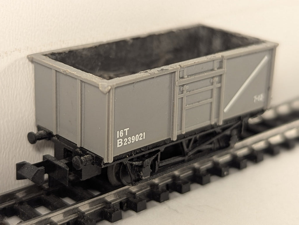 Minitrix N Gauge 16 Ton Mineral Wagon B239021 BR Grey