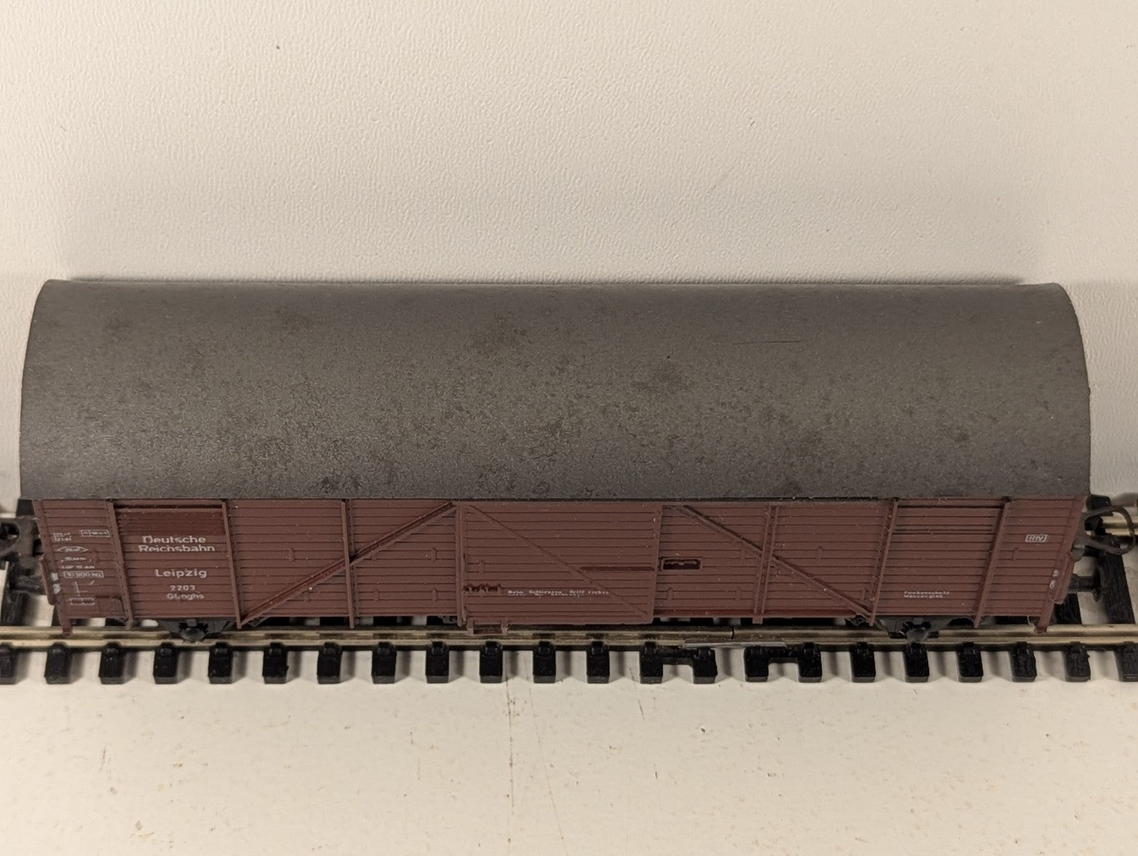 Roco Deutsche Bundesbahn Covered Goods Wagon Brown