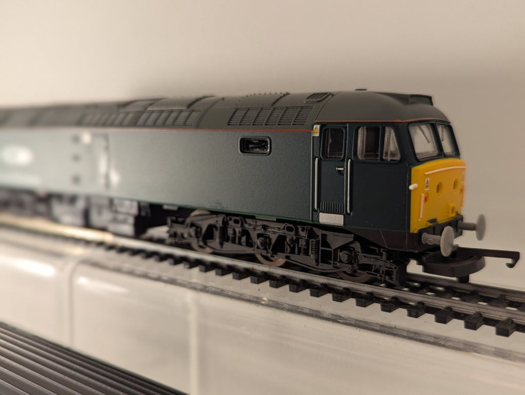 Lima L149970 OO Gauge GWR Class 47 & Two Mk3 Sleeper Coaches Set - boxed