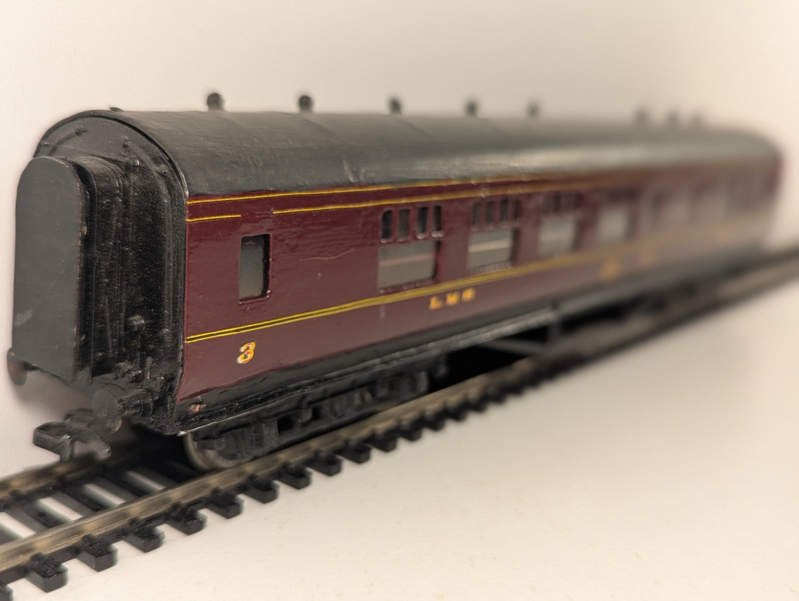 Exley OO Gauge LMS Maroon Third Class Corridor Coach