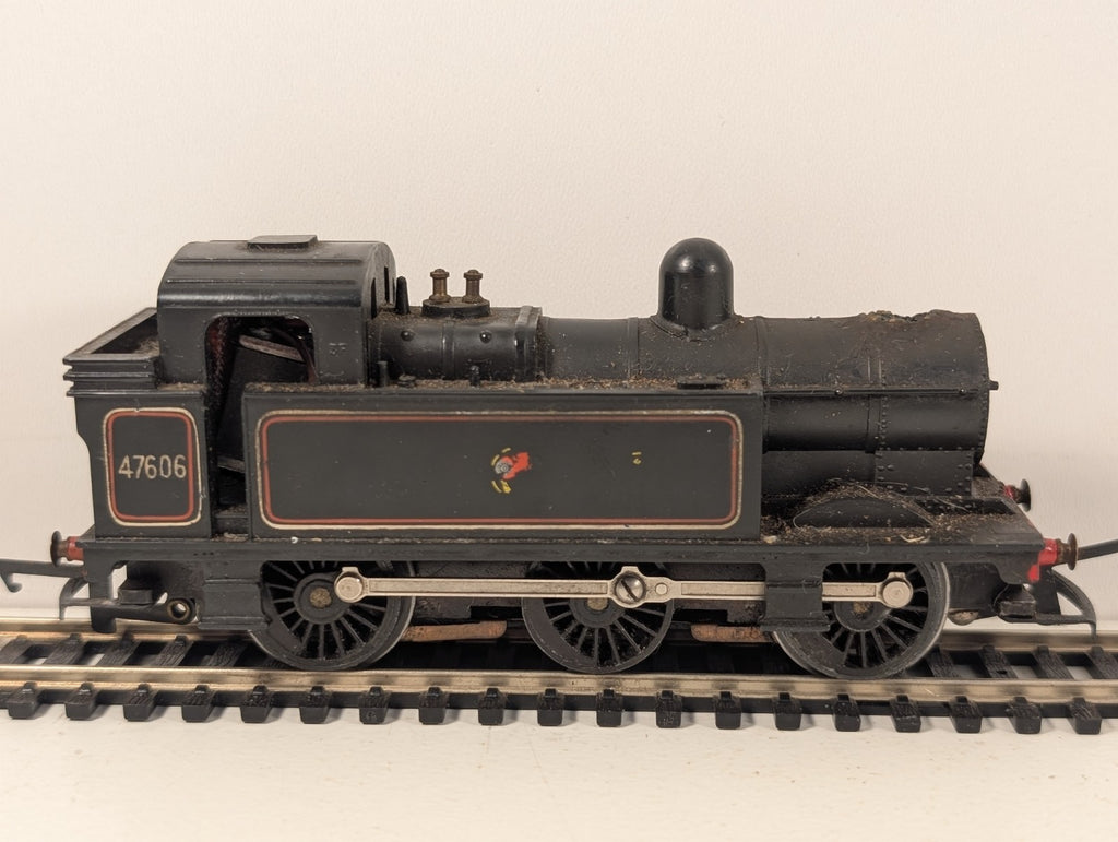 Tri-ang Hornby R52 OO Gauge Class 3F Jinty 0-6-0T BR Black Missing Funnel
