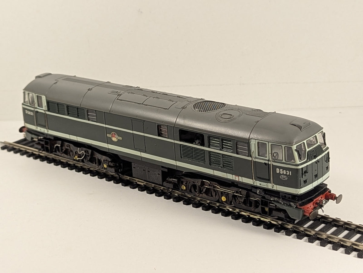 Hornby OO Gauge BR Class 31 Diesel Locomotive D5631 BR Green R2420