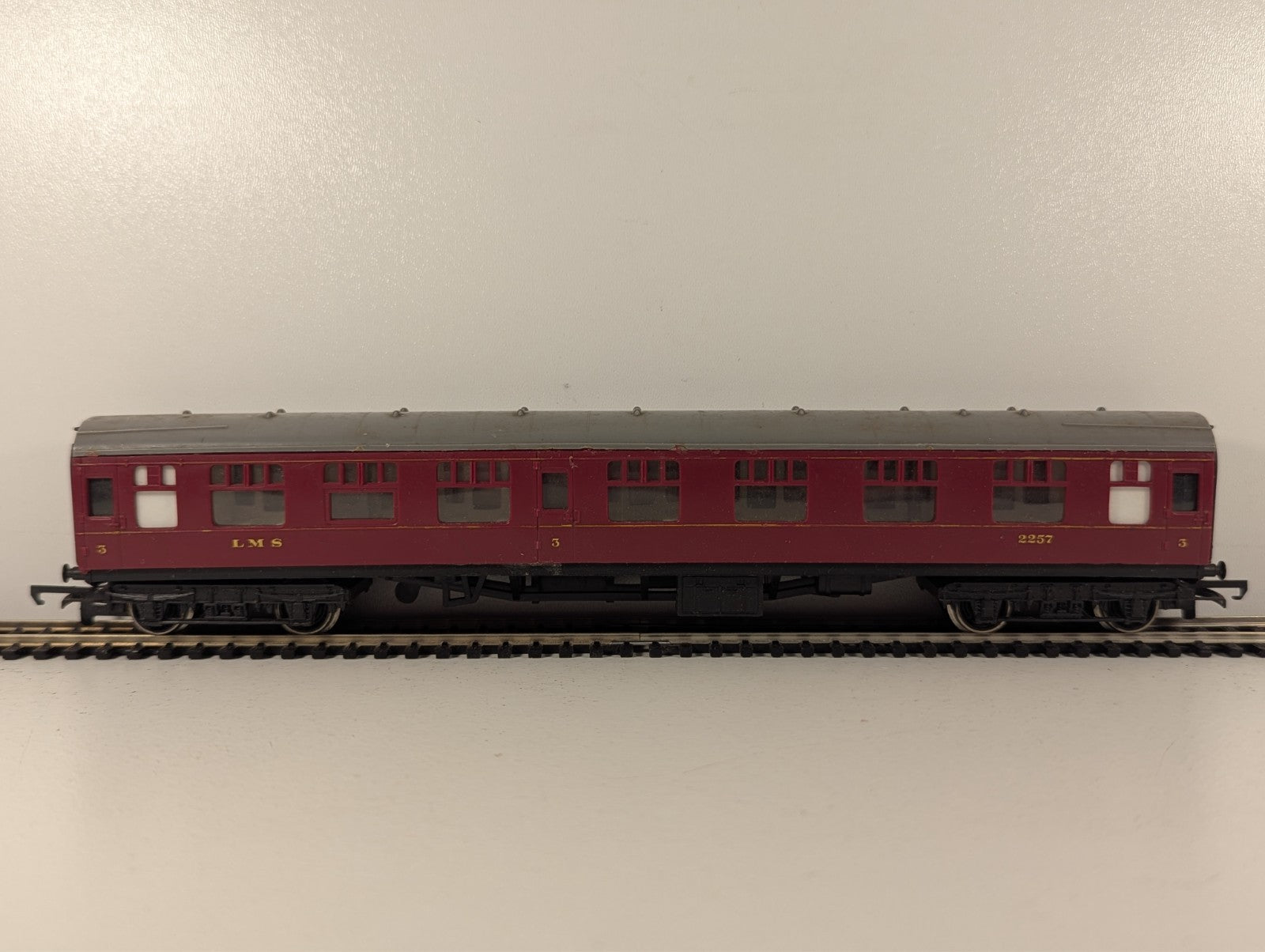 Hornby LMS 3rd Class Corridor Passenger Coach OO Gauge
