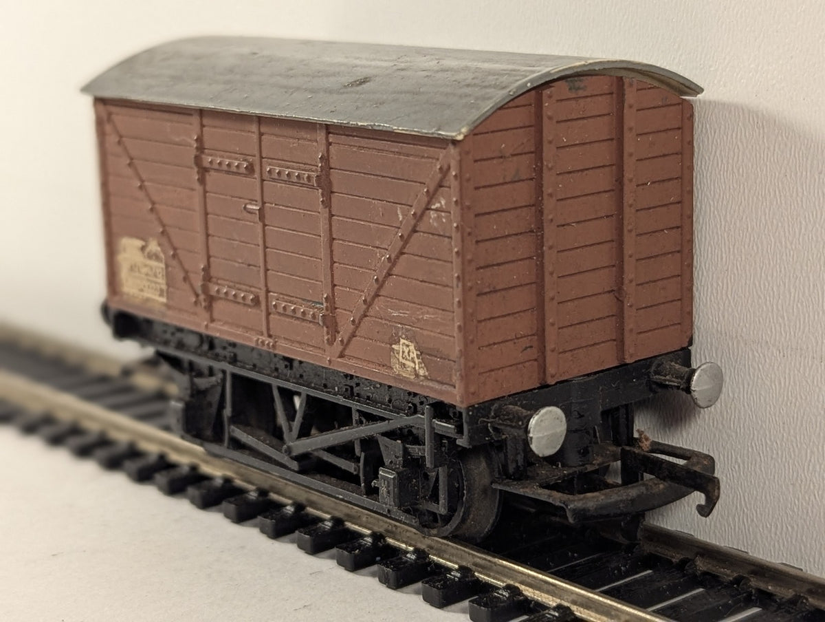 Tri-ang OO Gauge 12T Ventilated Van Goods Van B750023 BR Bauxite R.12