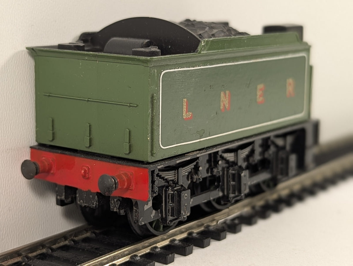 Tri-ang OO B12 LNER Green Tender