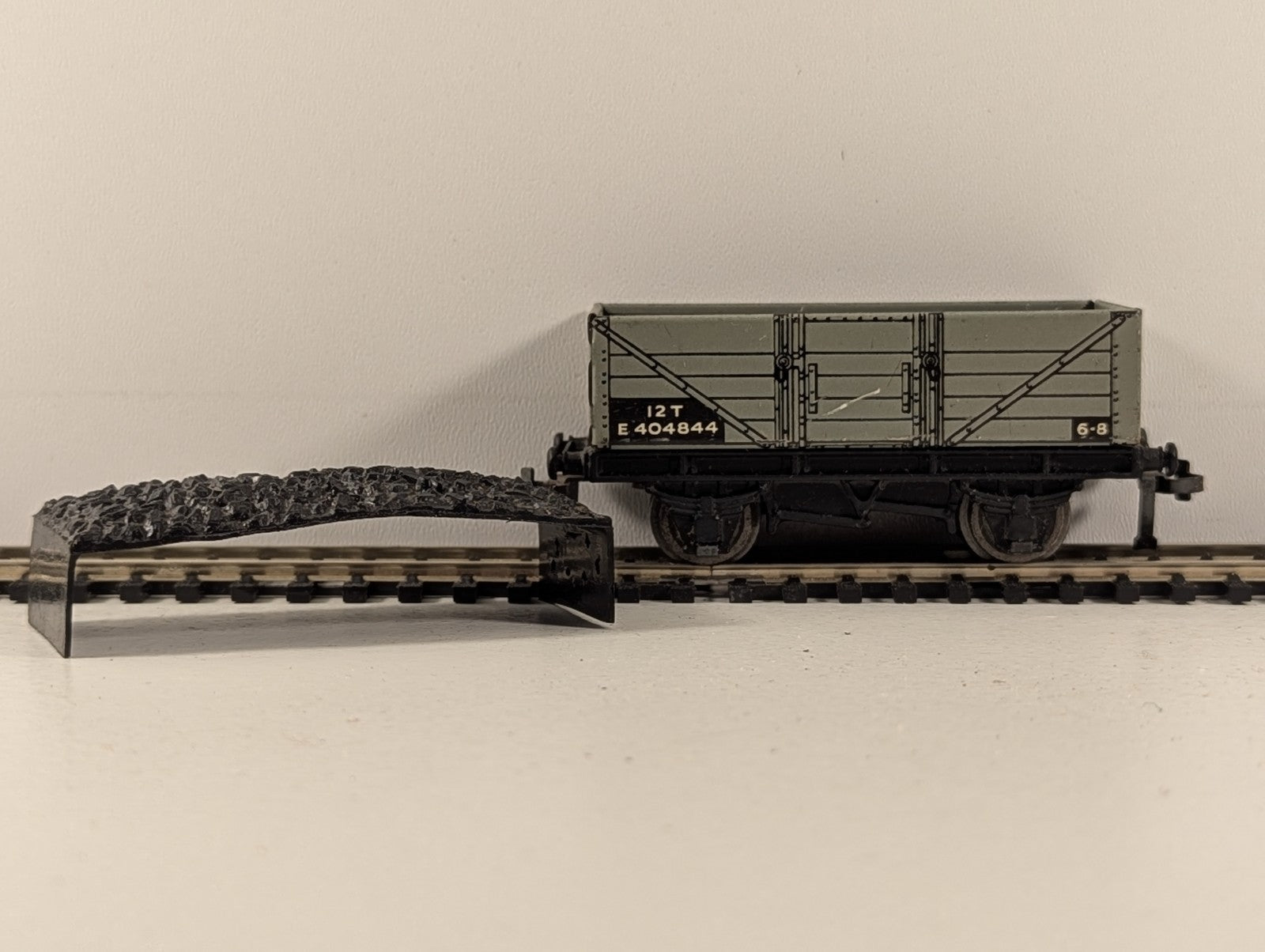 Hornby Dublo OO Gauge D1 5-Plank Coal Wagon with Coal Load - Boxed