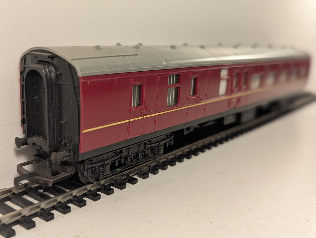 Tri-ang OO Gauge BR Mk1 Brake Second Corridor (BSK) Passenger Coach  35024