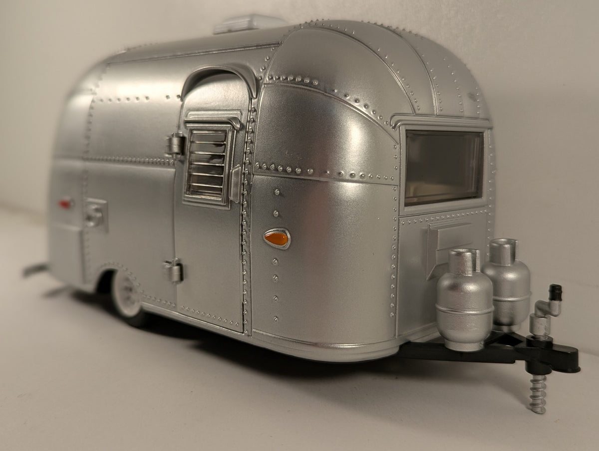 GreenLight Collectibles 1:24 Airstream 16' Bambi Die-cast Trailer LIVRYTD Silver