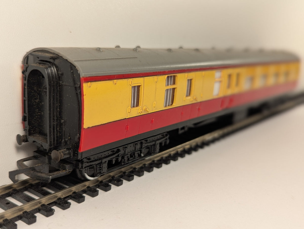 Hornby OO Gauge BR Mk1 Brake Second Corridor (BSK) Passenger Coach 34100