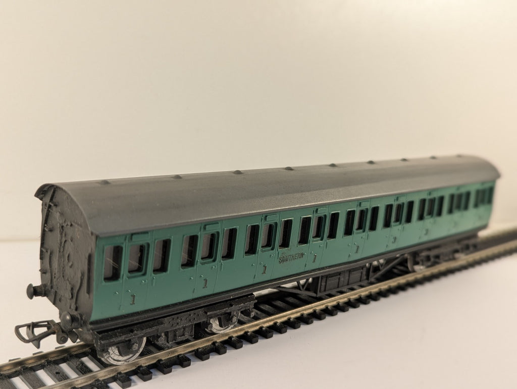 Graham Farish OO Gauge Southern Railway Green Third Class Coach Boxed