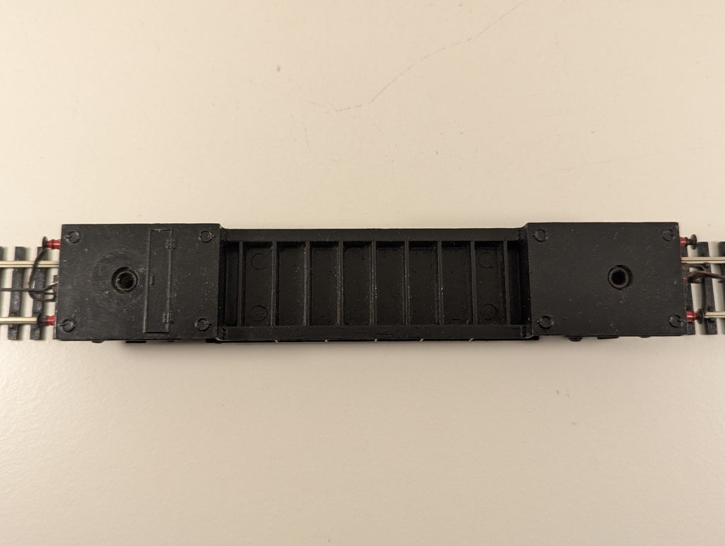 Tri-ang R118 OO Gauge Bogie Well Wagon – Repainted