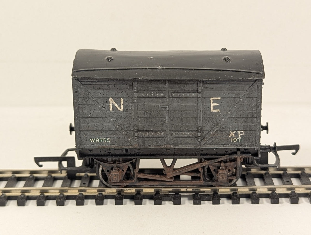 Tri-ang OO Gauge LNER Ventilated Goods Van Goods Wagon W8755 LNER Grey