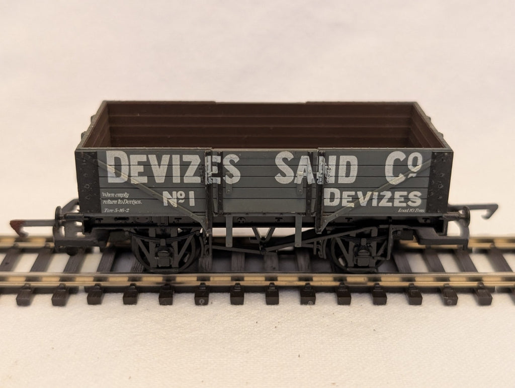 Airfix OO Gauge 7 Plank Open Wagon Goods Wagon 1 Devizes Sand Co.