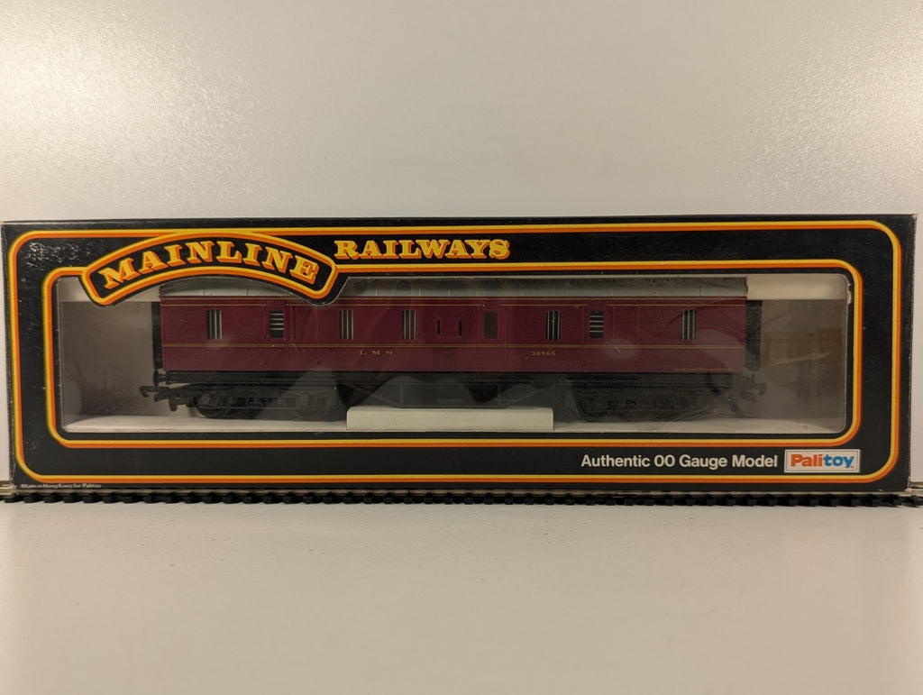 Mainline 37118 LMS 50ft Parcels Van OO Gauge - Boxed