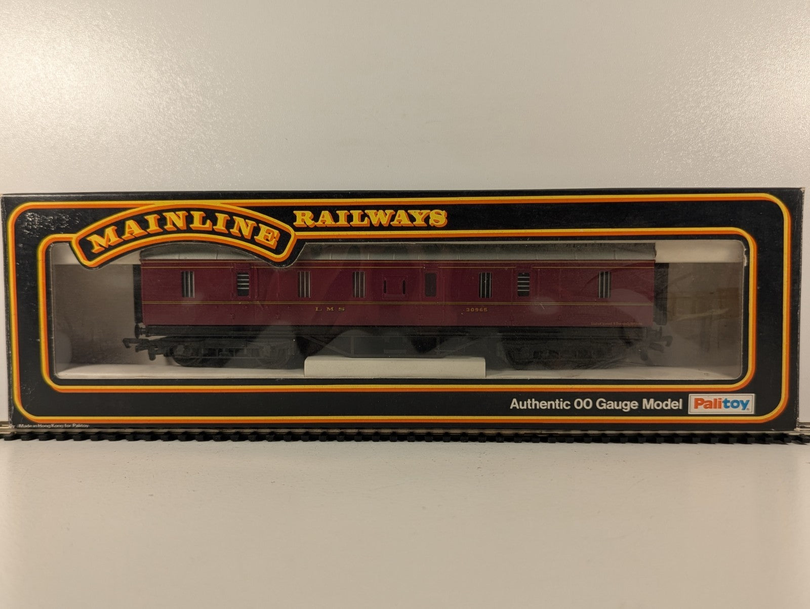 Mainline 37118 LMS 50ft Parcels Van OO Gauge - Boxed