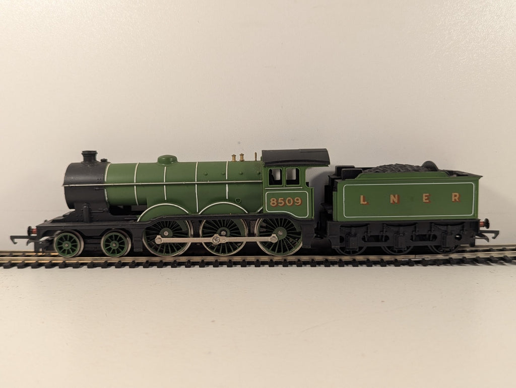 Hornby R866 OO Gauge Class B12 4-6-0 Steam Locomotive