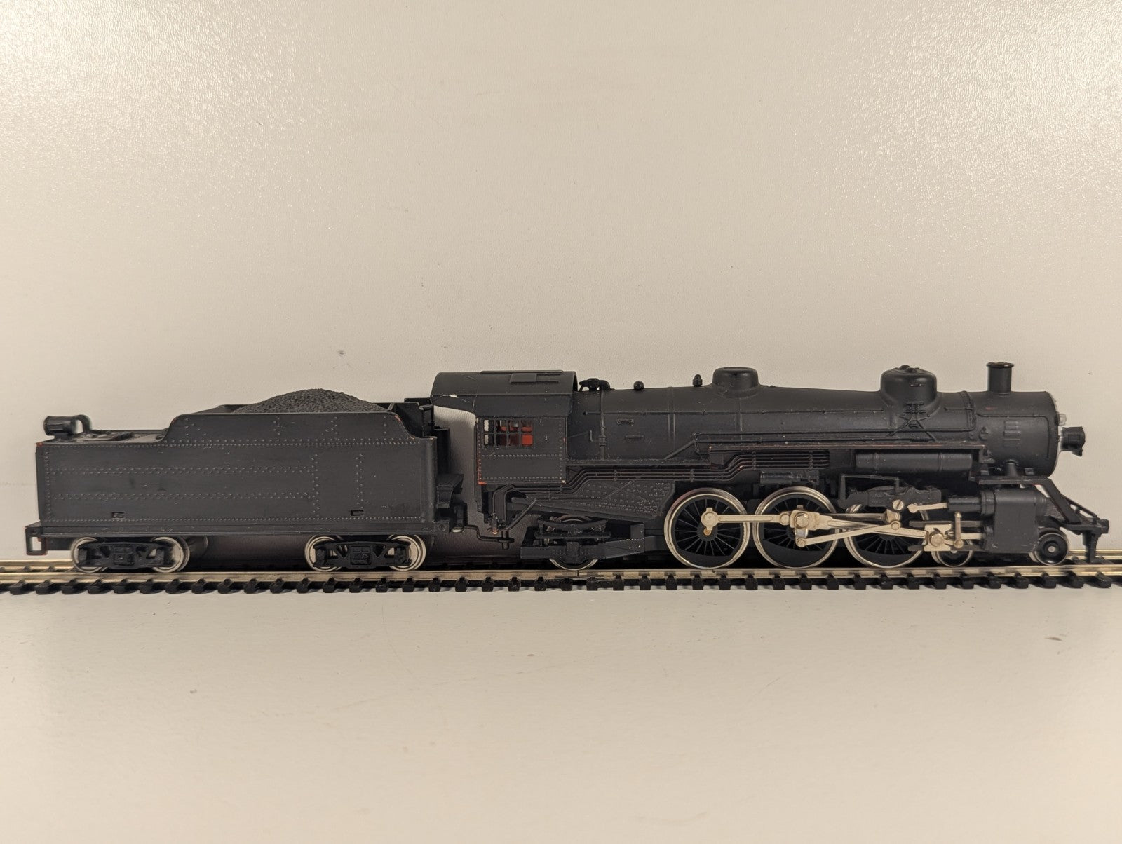 Mehano HO Gauge 4-6-2 Pacific Steam Locomotive & Tender Black Repainted