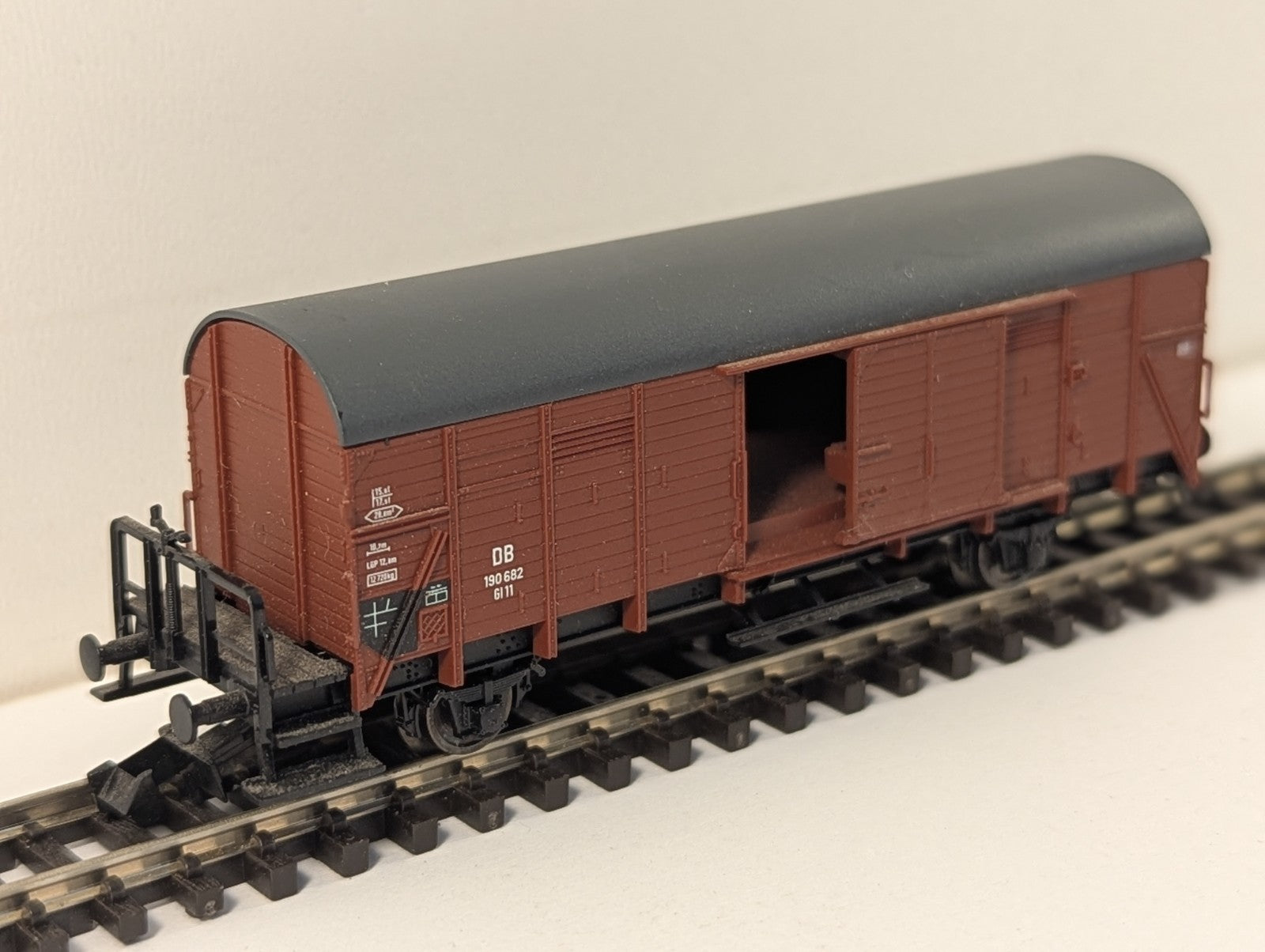 N Gauge Deutsche Bundesbahn Covered Goods Wagon Brown