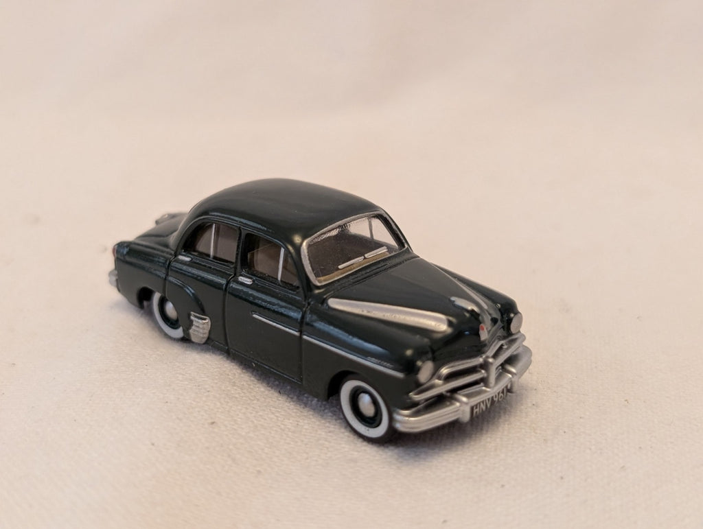 Oxford Diecast 1:76 Scale / OO Gauge Standard Vanguard Phase II Sallon