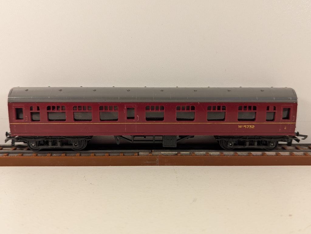 Tri-ang T82 TT Gauge BR Mk1 Composite Coach