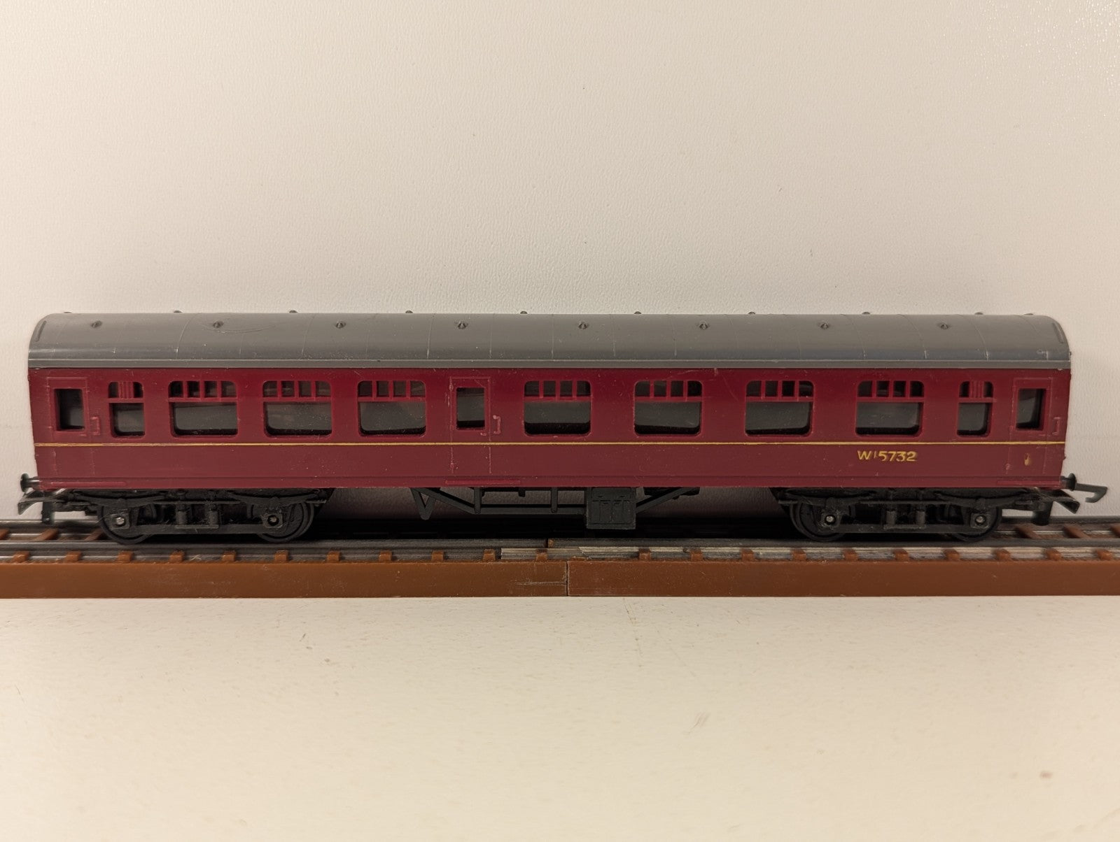 Tri-ang T82 TT Gauge BR Mk1 Composite Coach