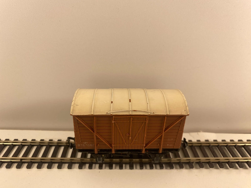 Hornby Dublo OO Gauge SD6 12-Ton Ventilated Van – B757051 (RC 24106 / 4325)